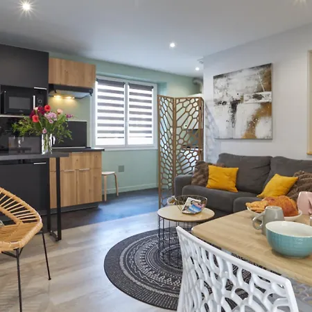 Centre à Pied Appt Avec Sauna, Linge, Wifi, Stationnement Gratuit Appartamento *